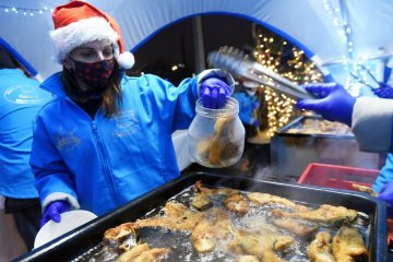 Przed Świętami można dorabiać w gastronomii, zarówno w kuchni, jak i przy wydawaniu posiłków oraz na imprezach