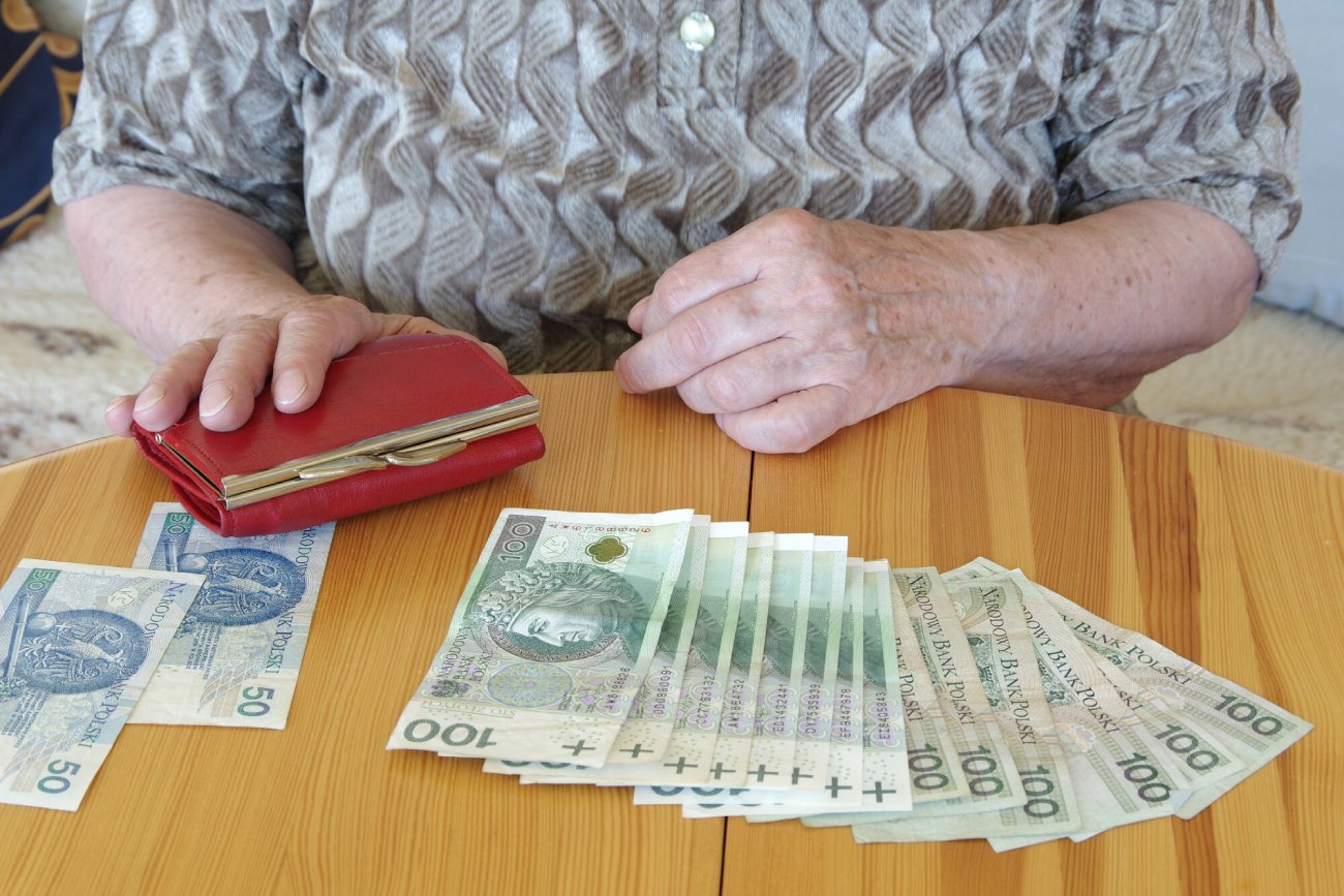 W zeszłym roku emerytury lub renty pobierało ponad 9,28 mln osób