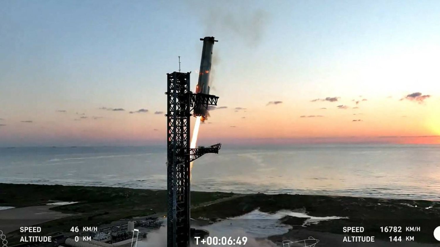 Booster Super Heavy powrócił bezpiecznie na platformę startową.