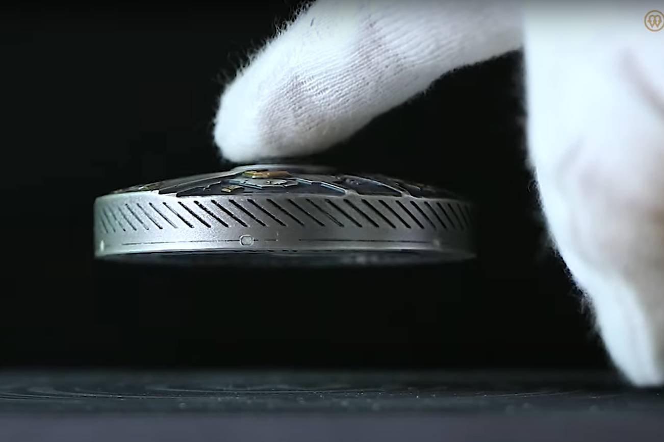 Pierwsza na świecie lewitująca moneta.