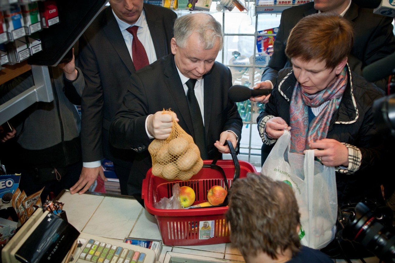 Koszyk Kaczyńskiego 12 lat później. Ile teraz kosztują zakupy?