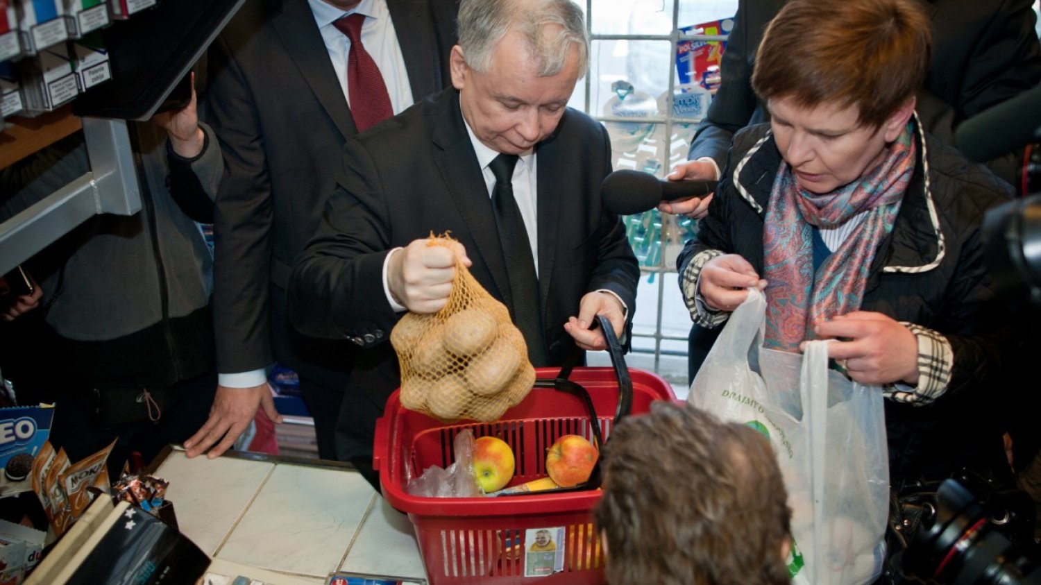 Koszyk Kaczyńskiego 12 lat później. Ile teraz kosztują zakupy?