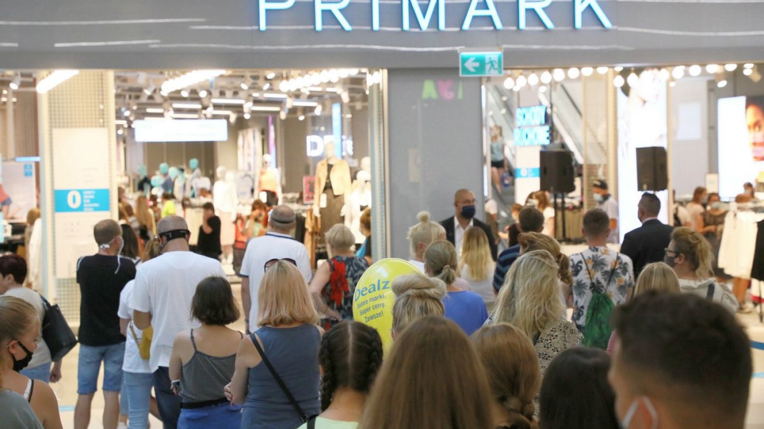 Pierwszy Primark w Polsce został otwarty w 2020 roku w warszawskiej Galerii Młociny.