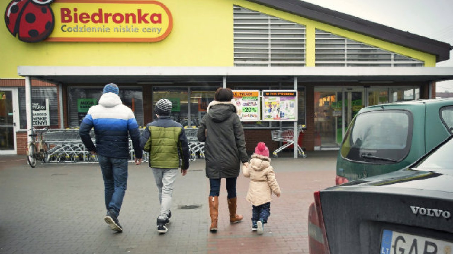 Biedronka idzie w ślady swoich konkurentów i uruchamia sprzedaż ubrań produkowanych przez ich własną markę