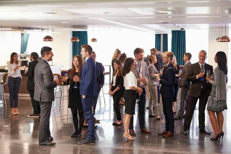 5next.io ma doradzać, kogo warto poznać i na jaką branżową konferencję pójść.