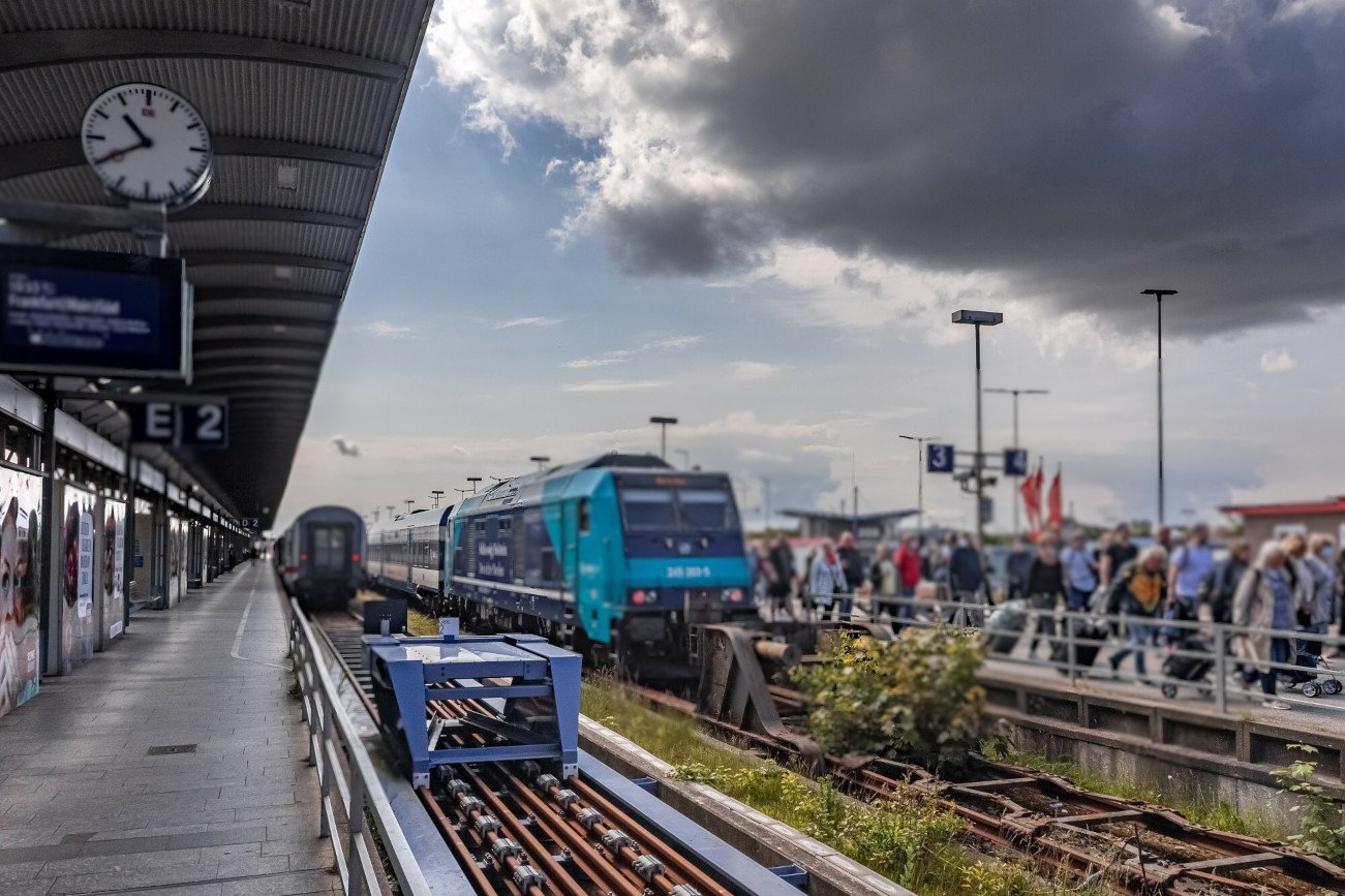 PKP skraca czas przejazdu pociągów na niektórych trasach