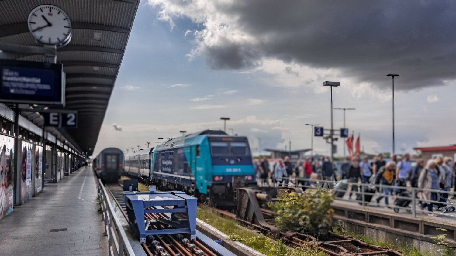 PKP skraca czas przejazdu pociągów na niektórych trasach