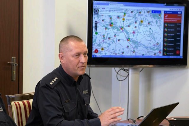 Policjanci będą musieli poruszać się sprawnie nie tylko na drogach, ale również po sieci.