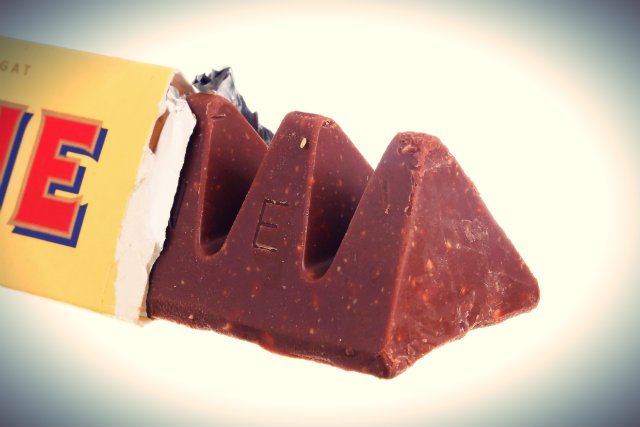 Odległość między słynnymi trójkątami w czekoladce Toblerone już nie taka mała.