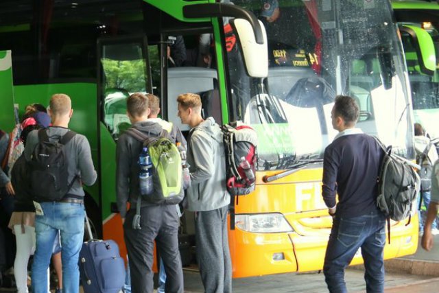 FlixBus namawia internautów do napisania kilku zdań o jednym z miast, w zamian oferując pieniądze i vouchery na bezpłatne podróże