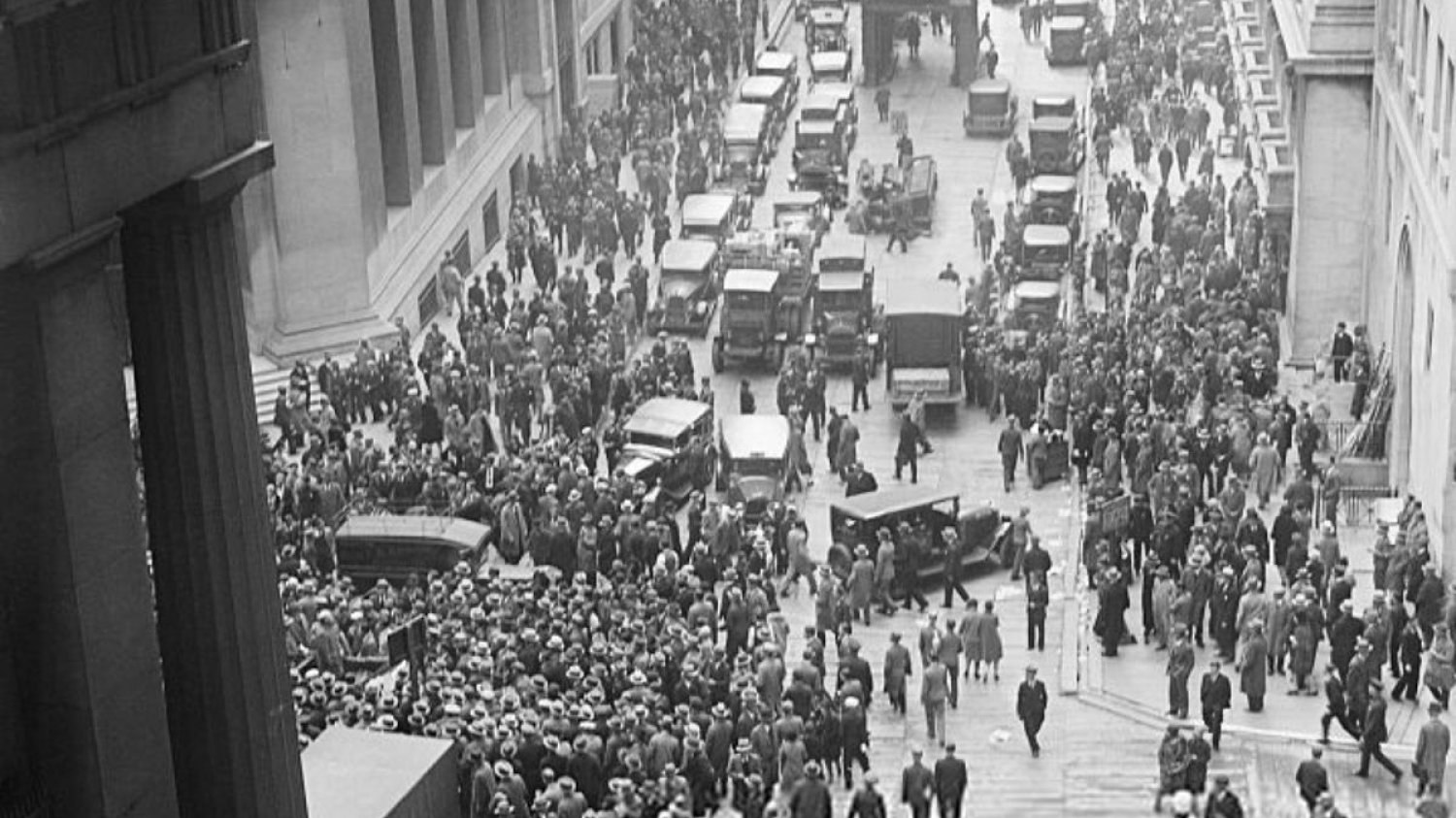 Krach nowojorskiej giełdy 24 października 1929 r. to był tylko początek. Wielki Kryzys zmienił USA nie do poznania.