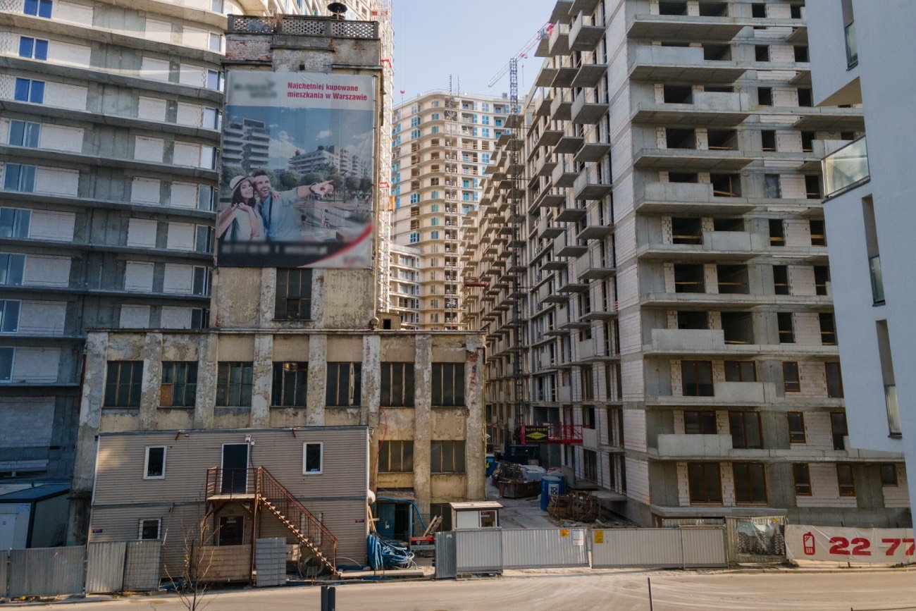 Rząd chce skończyć z patodeweloperką. Mieszkania zdrożeją?
