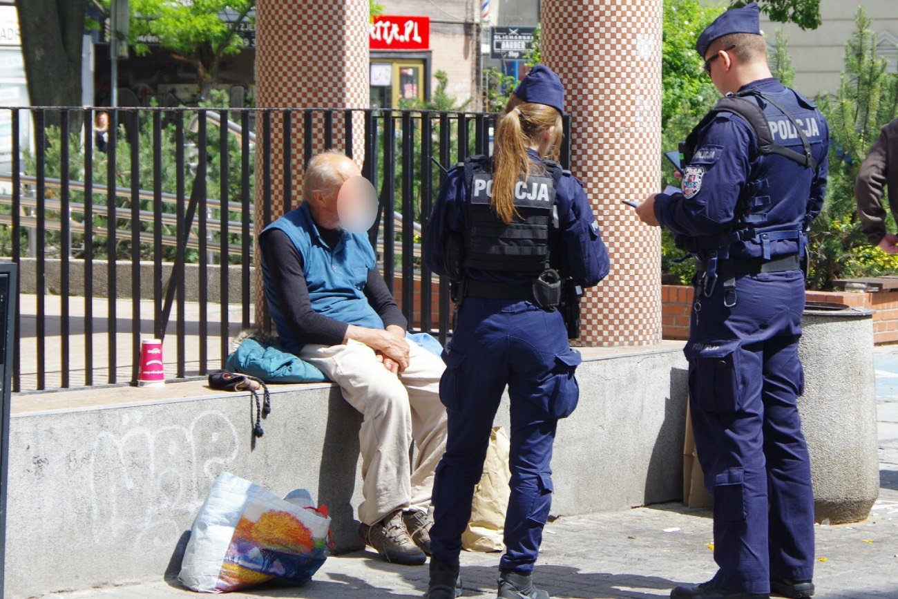 Zarobki w policji – od 4 do 8 tysięcy złotych na rękę.