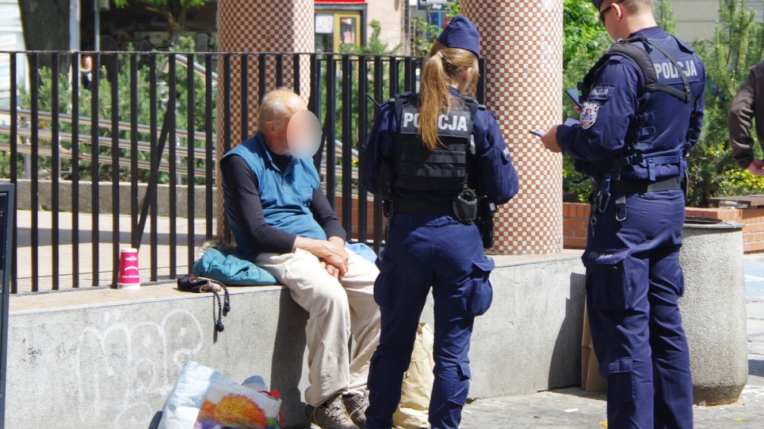 Zarobki w policji – od 4 do 8 tysięcy złotych na rękę.