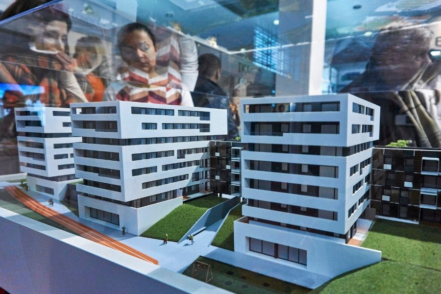 Wzrost cen mieszkań wyhamowuje, choć zapewne spadki nie czekają nas prędko. Przy obecnych cenach wciąż trafiają się kupcy.