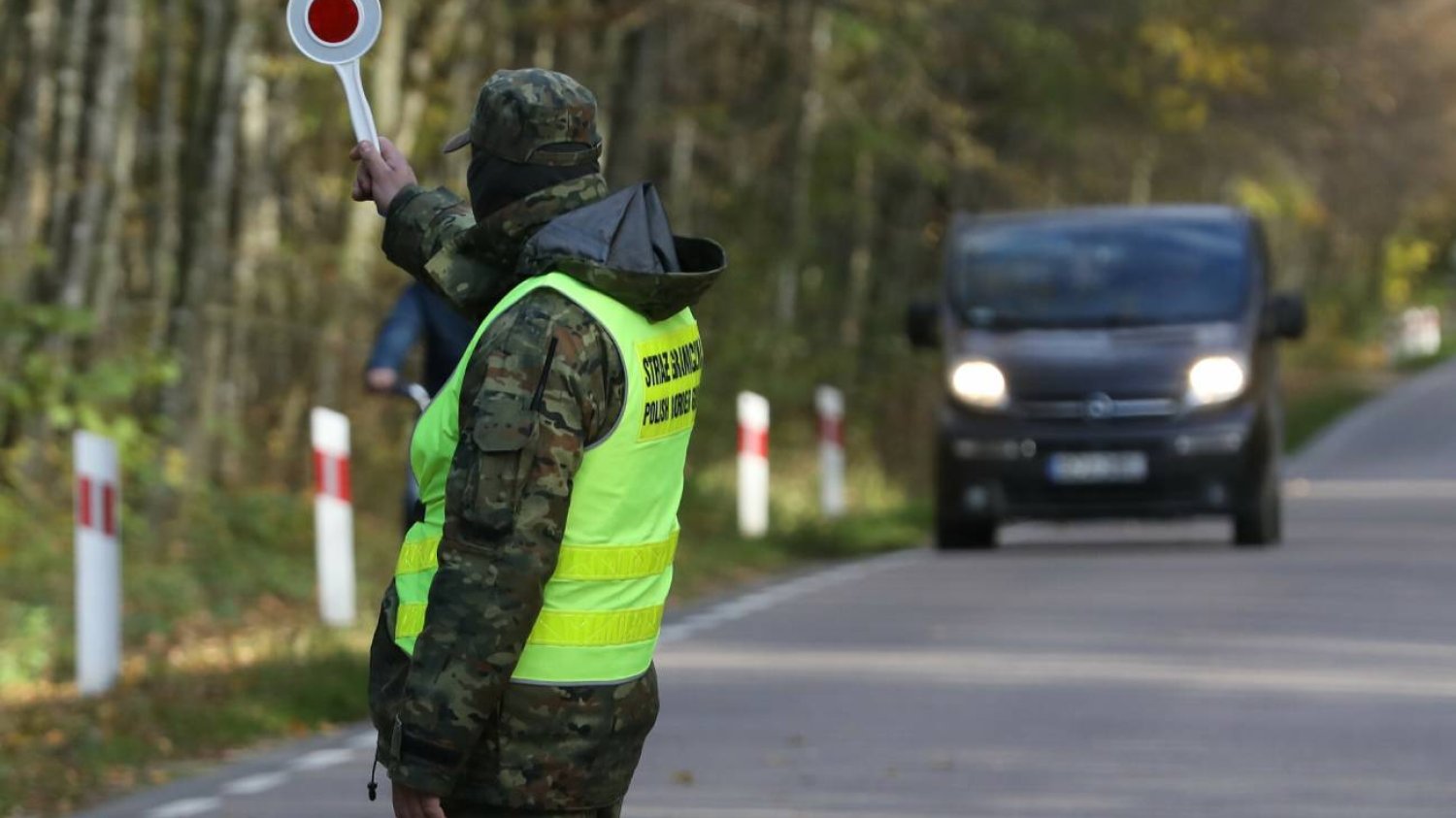 Strażnik graniczny, punkt kontrolny przed obszarem objętym stanem wyjątkowym