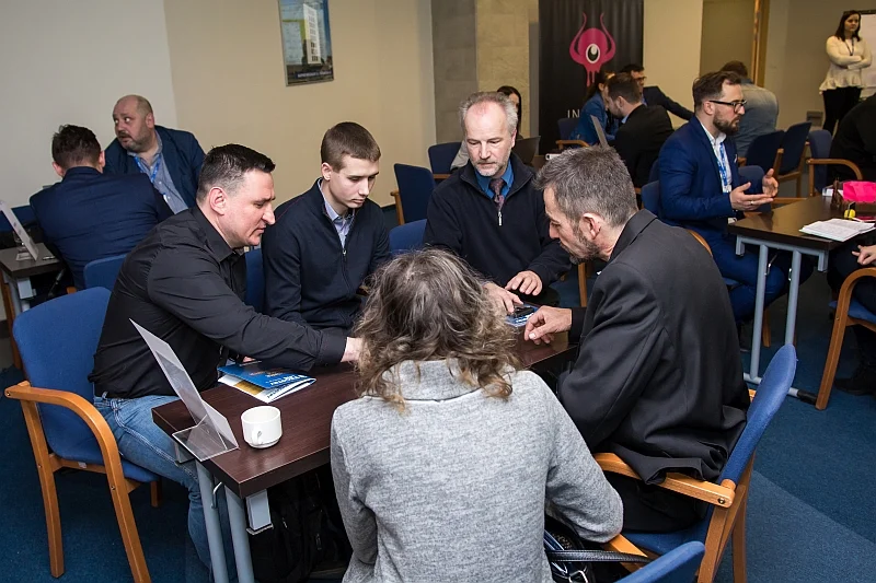 Biorące udział w programie start-upy uczestniczyły w ramach konferencji Demo Day Industry Lab 2018 w sesji Speed Dating, bezpośrednich rozmowach z potencjalnymi klientami i inwestorami