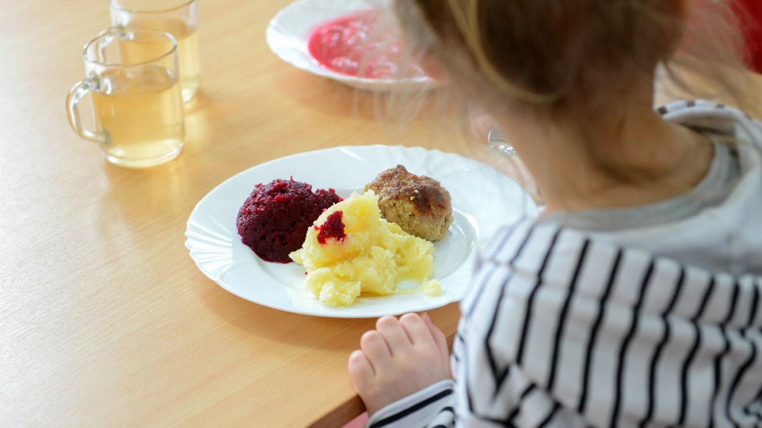W jednych szkołach obiad kosztuje 4,50 zł, w innych - 14 złotych