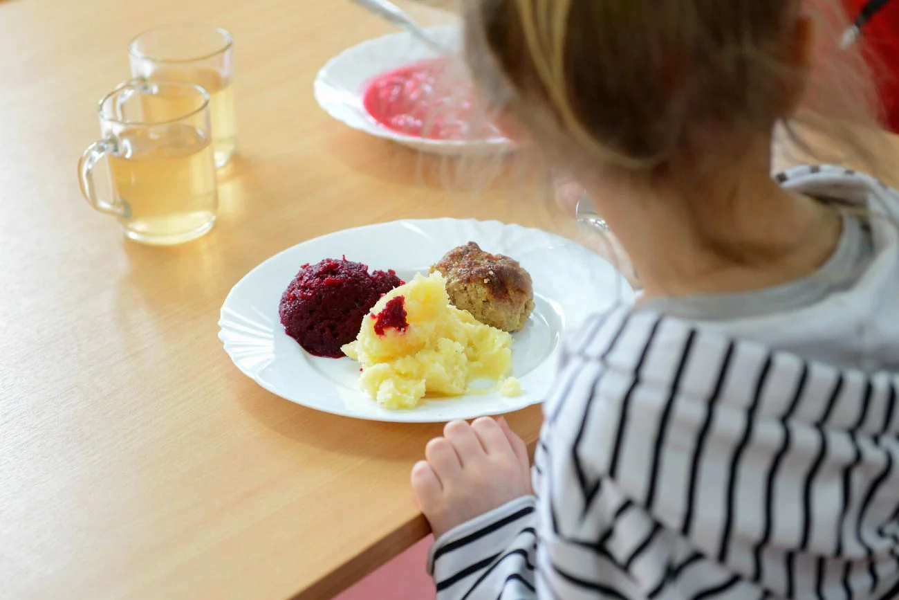 W jednych szkołach obiad kosztuje 4,50 zł, w innych - 14 złotych
