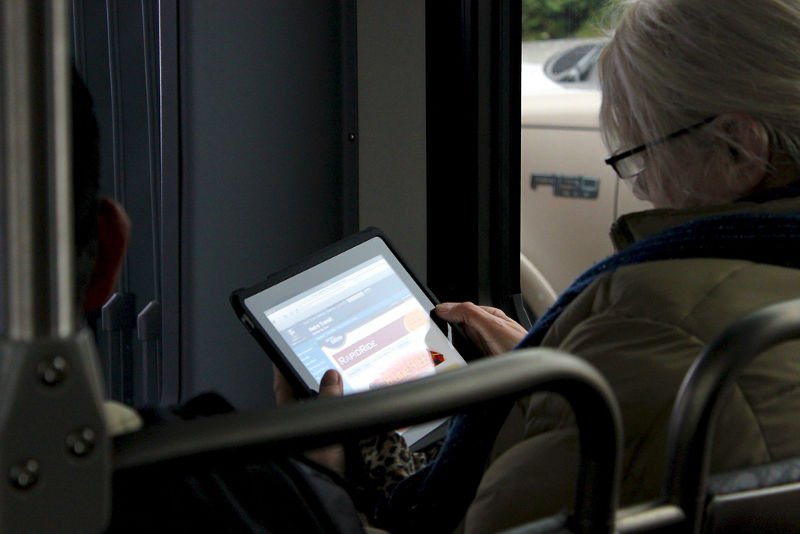 Wi-Fi znaleźć można obecnie również w pociągach i autobusach.