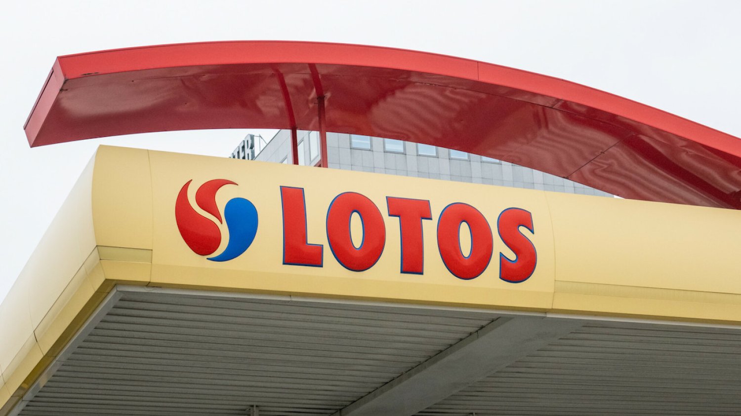 Rząd PO miał negocjować z Rosjanami sprzedaż Lotosu