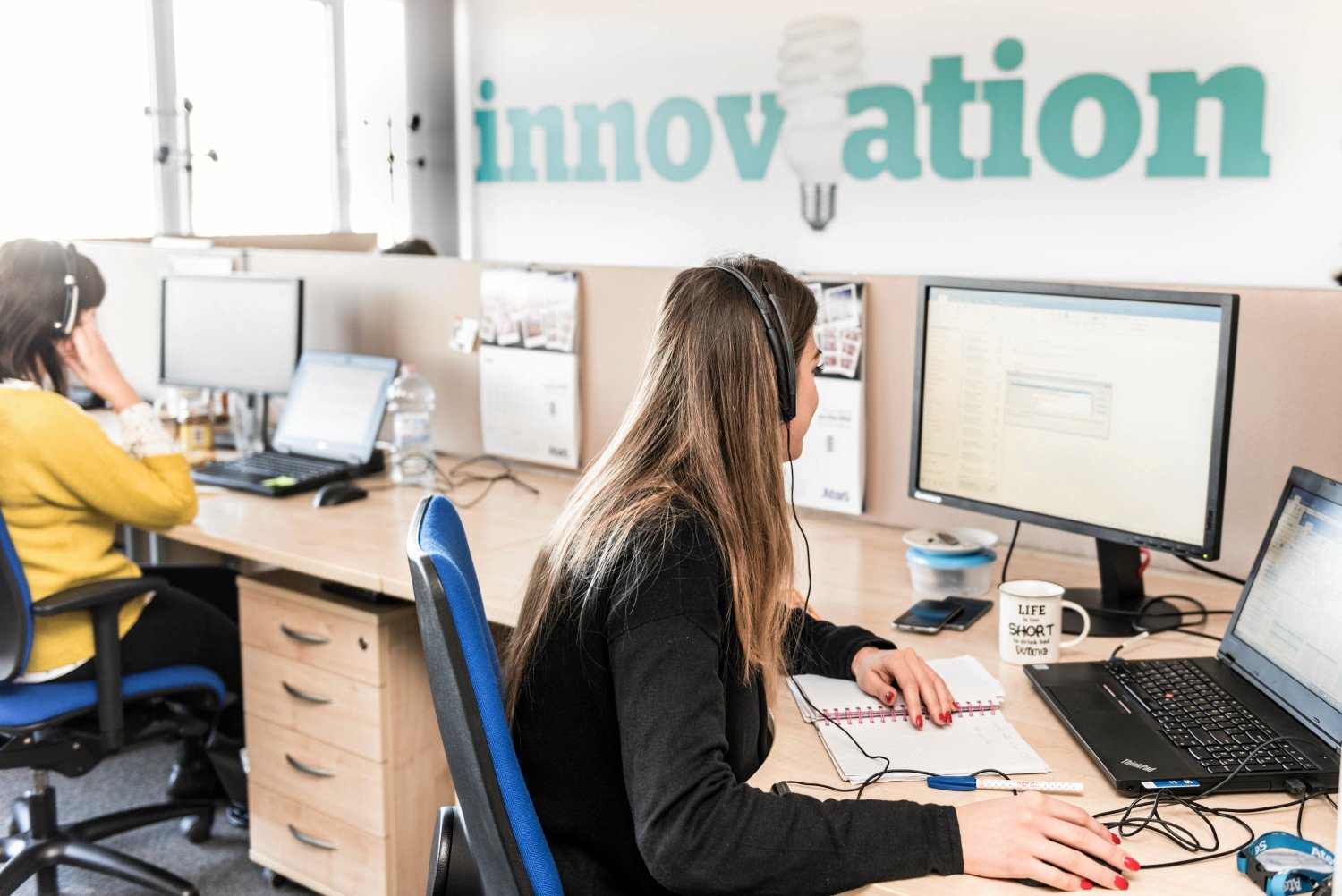 Osoby pracujące przez ostatnie 33 miesiące na podstawie umów terminowych, od dziś są pracownikami zatrudnionymi na czas nieokreślony.