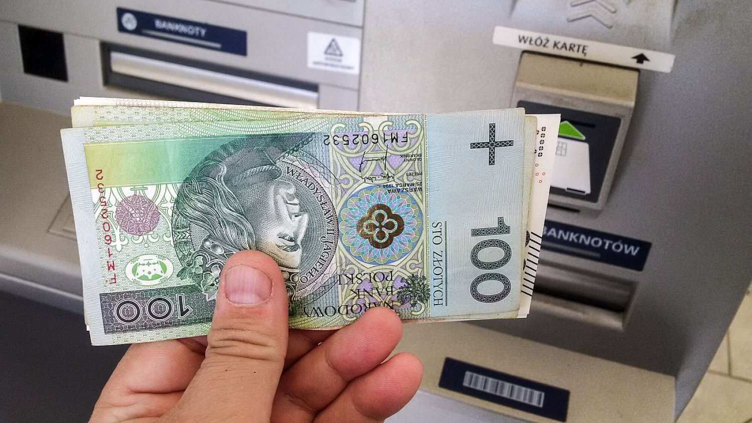 Czy gotówka to brak kosztów i prowizji? Jej zwolennicy próbują dowieść, że jest lepsza od płatności bezgotówkowych
