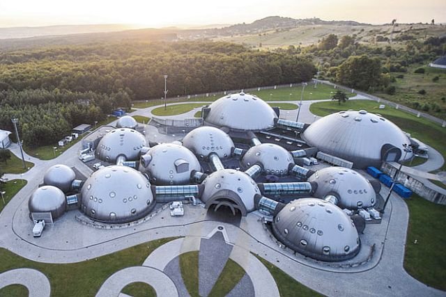 Grzegorz Hajdarowicz wykupił Alvernia Studios za 50 mln euro i zainwestuje w nie drugie tyle.