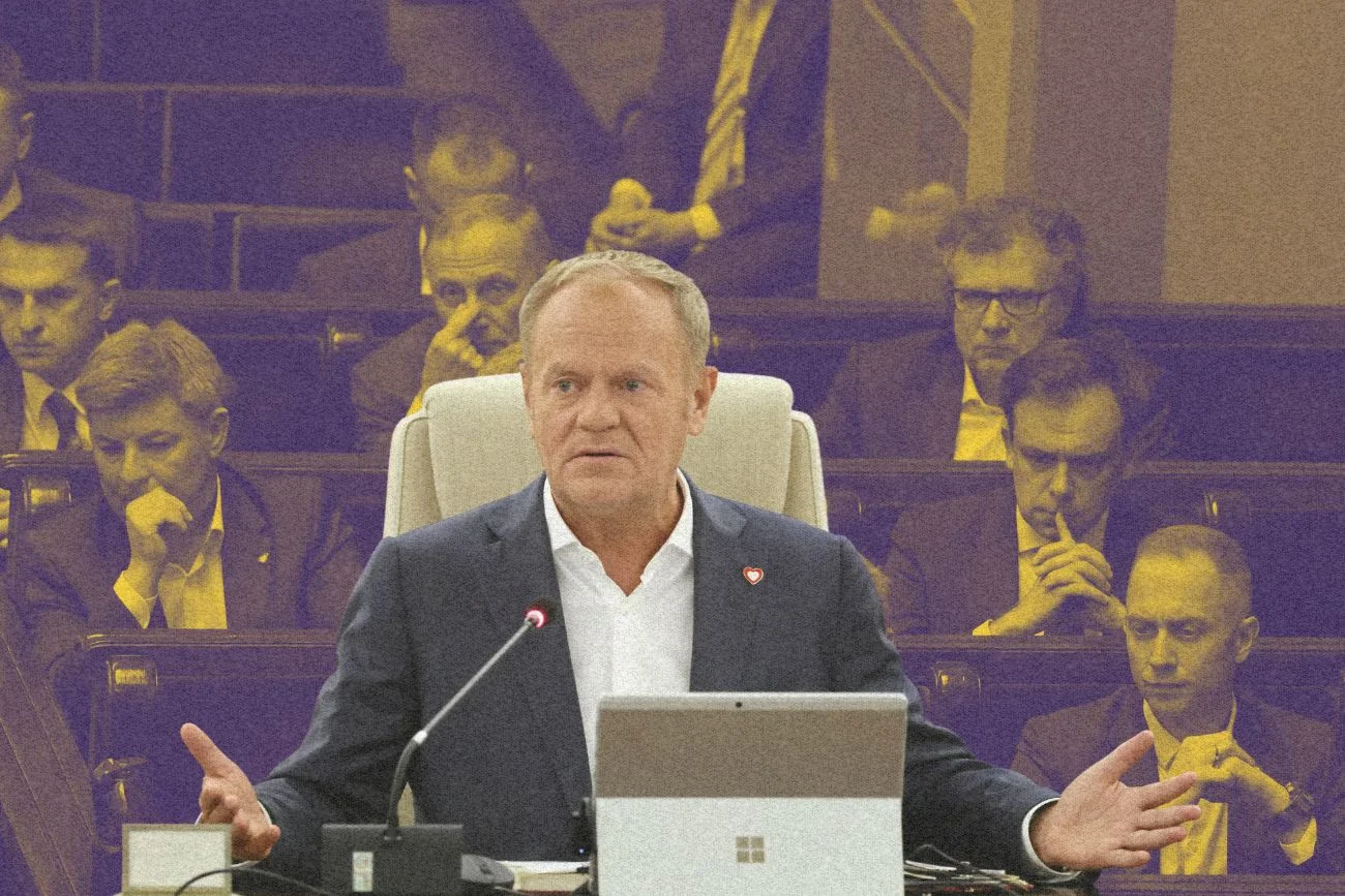 Donald Tusk na tle ministrów.