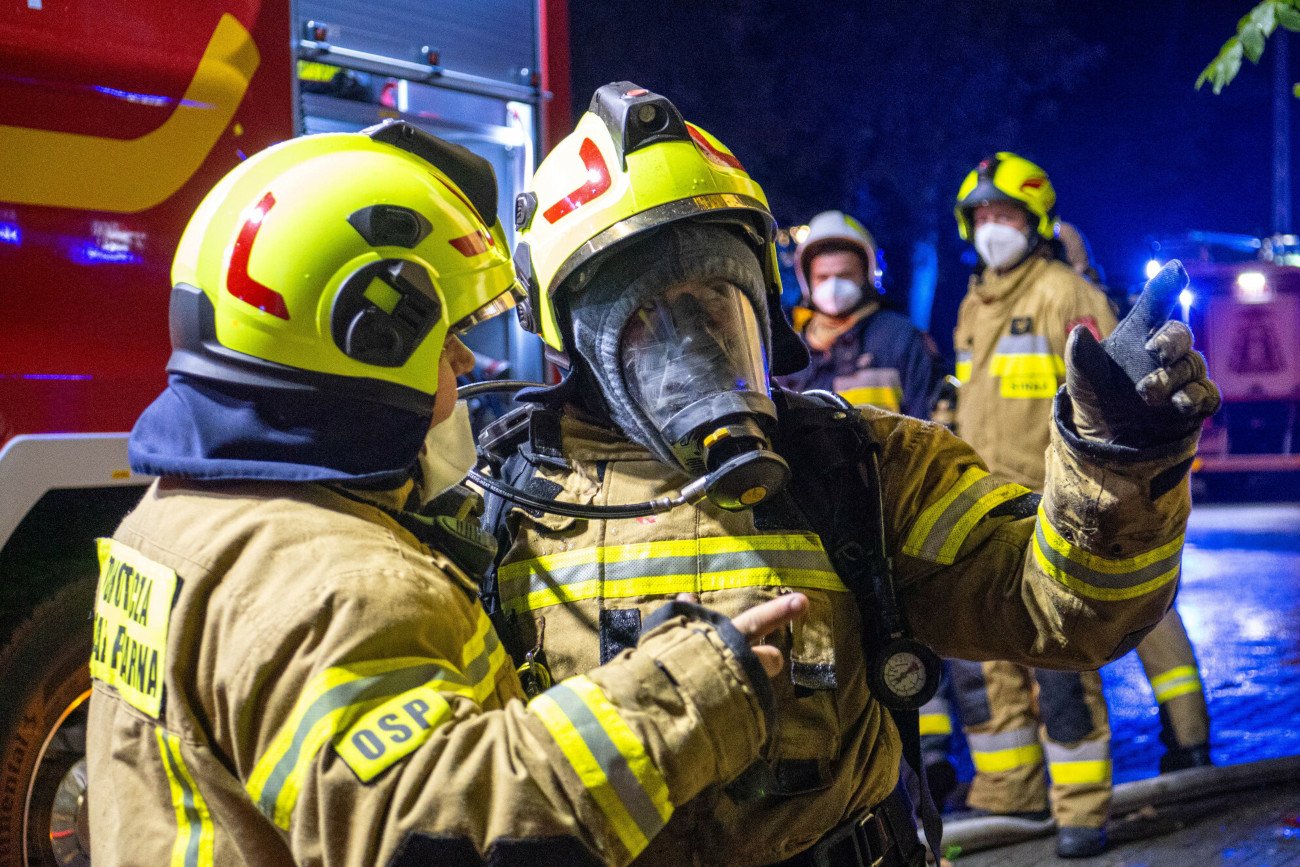 Strażak i kominiarz radzą, jak chronić się przed zagrożeniem związanym z zatruciem tlenkiem węgla