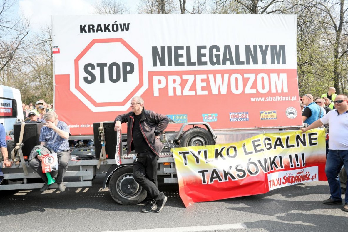 Protesty nie przysporzyły taksówkarzom wielbicieli wśród mieszkańców miasta