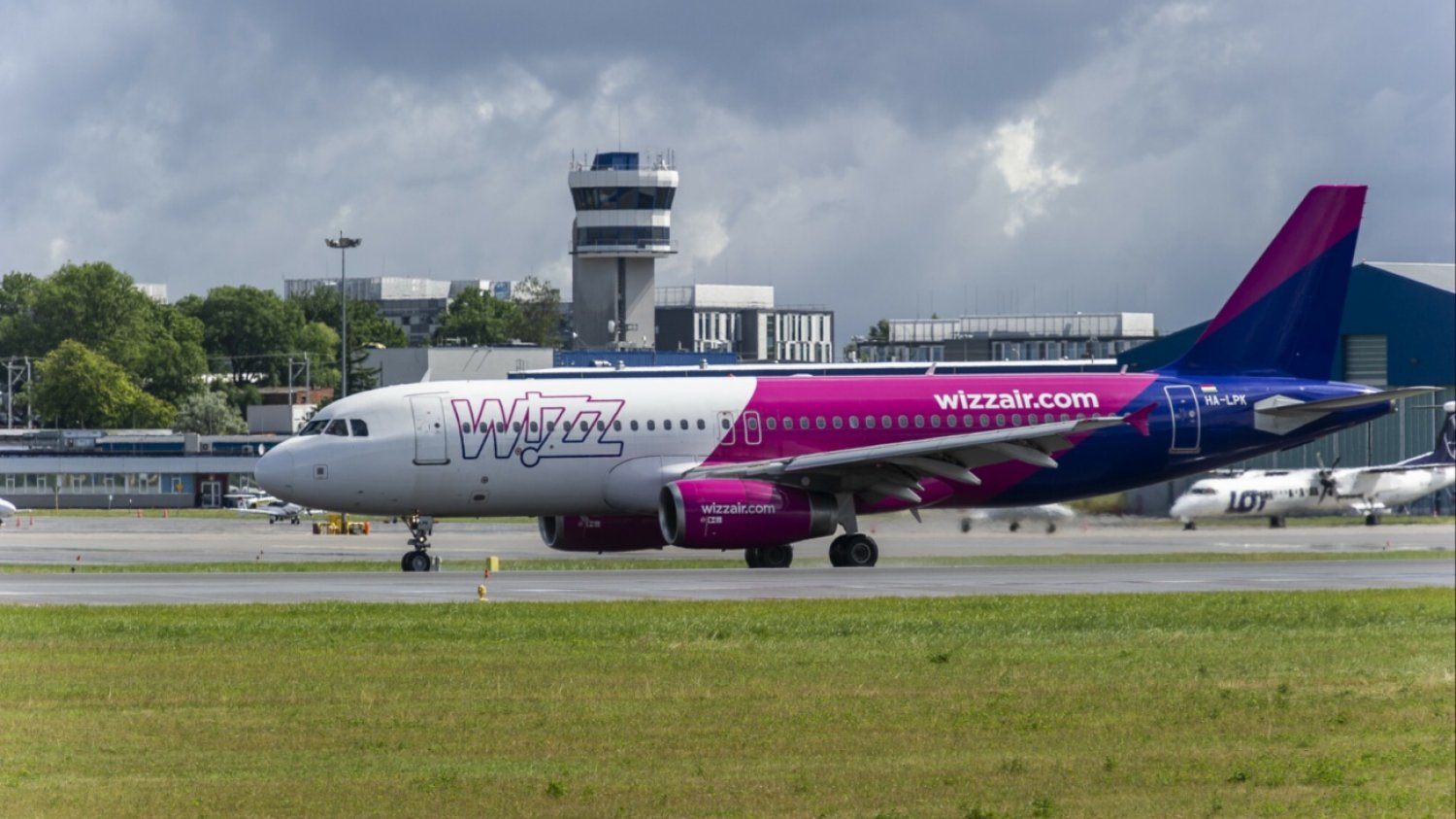Samolot Wizz Air.