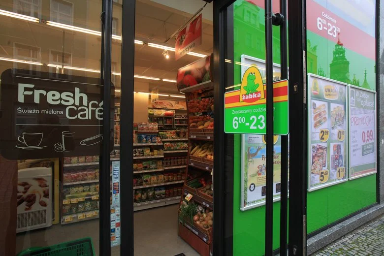 Żabka musi szybko wycofać produkty z wołowiny - mogło tam trafić mięso bez badań