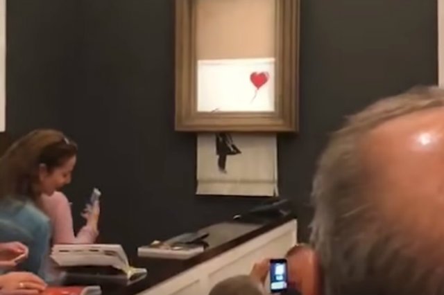 „Dziewczynka z balonem” to jedno z bardziej znanych dzieł Banksy'ego