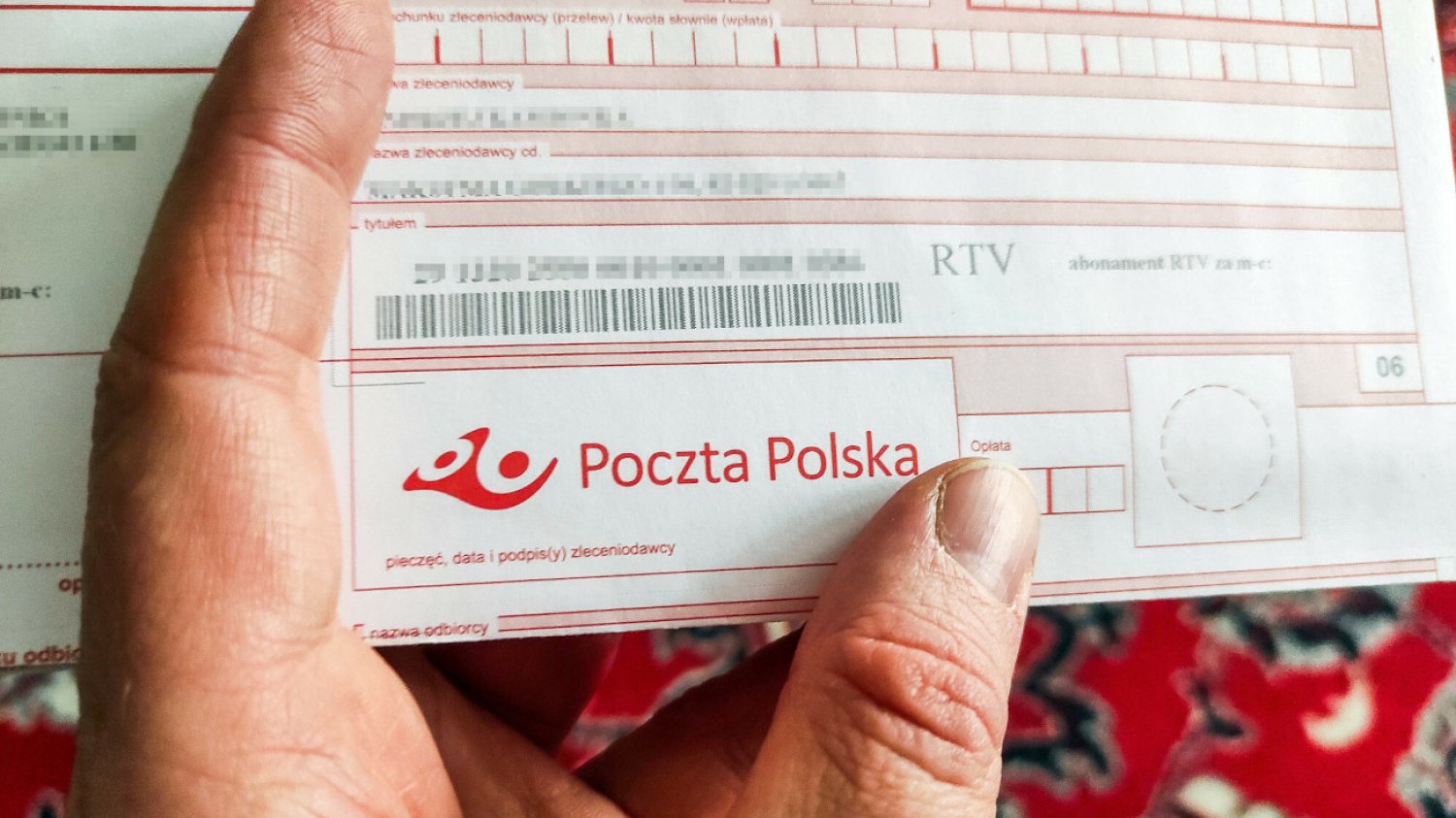 Seniorzy powinni opłacać regularnie abonament RTV, w innym przypadku skarbówka może ściągnąć pieniądze z emerytury