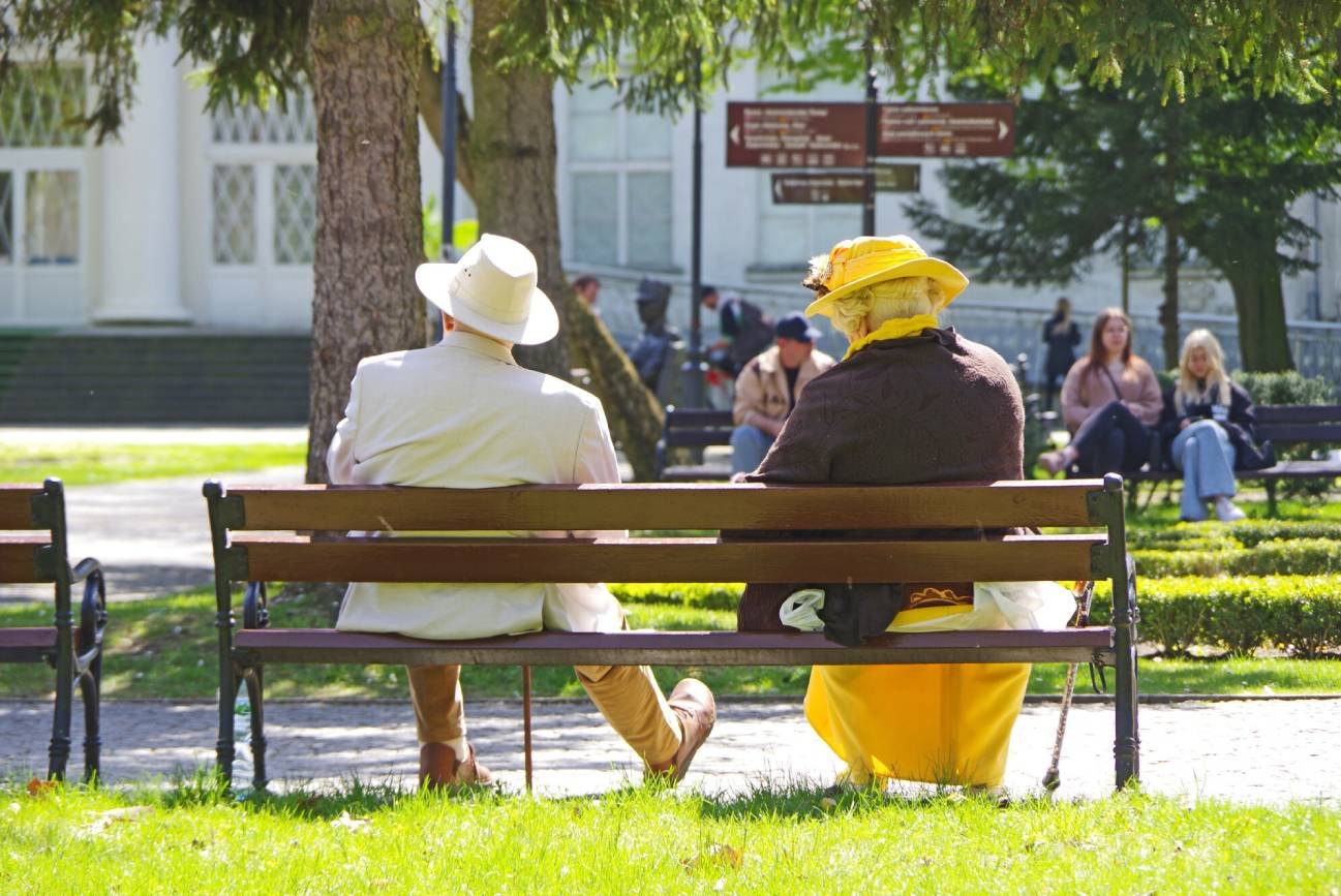 2 tysiące złotych minimalnej emerytury.