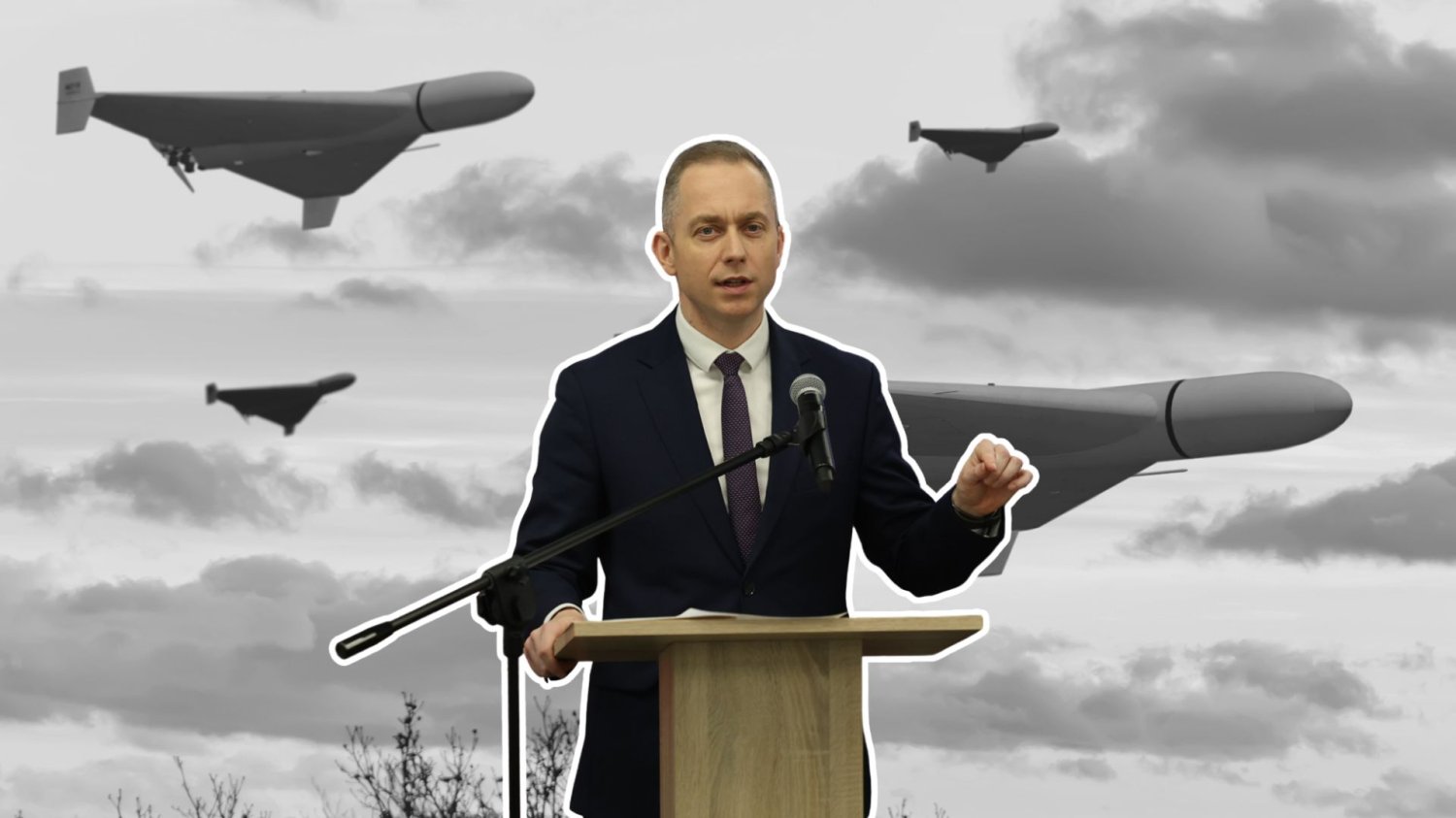 Polska zapłaci 2 mld euro za antydronową zaporę. Będzie błyskawicznie gotowa na Rosję Wiceminister obrony narodowej Cezary Tomczyk na tle dronów shahed, używanych m.in. przez Rosję. Na wschodniej flance szybko powstanie zapora przeciw takim maszynom.