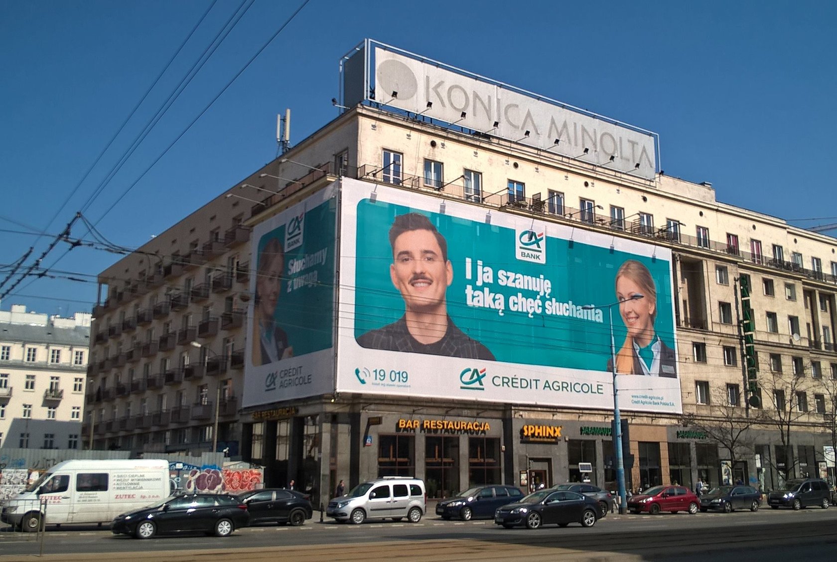 W centrum Warszawy zawisła reklama banku Credit Agricole. Warszawski urzędnik uważa, że znalazła się tam niezgodnie z obowiązującymi przepisami.