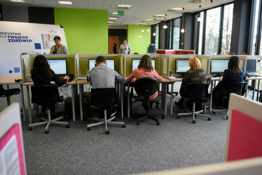 Call center? Dla ludzi o innej wrażliwości - przekonuje Pietrzak.