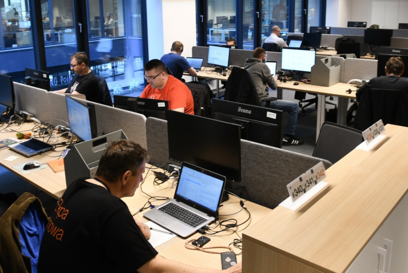 Pracownicy w open space