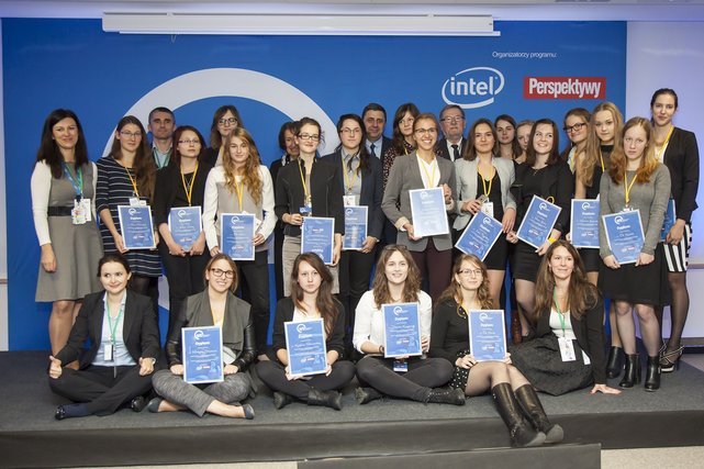 "Nowe technologie dla dziewczyn" to pierwszy w Polsce program stypendialny przeznaczony wyłącznie dla młodych kobiet, które interesują się obszarem ICT.