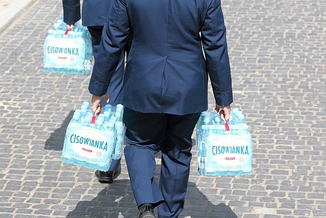 Producent Cisowanki odcina się od agencji, która żądała usunięcia tekstów o bojkocie tej wody