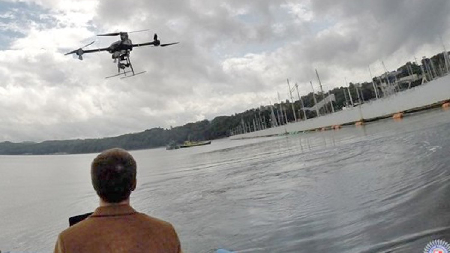 Uczestnicy kursu korzystają z dronów należących do ITWL