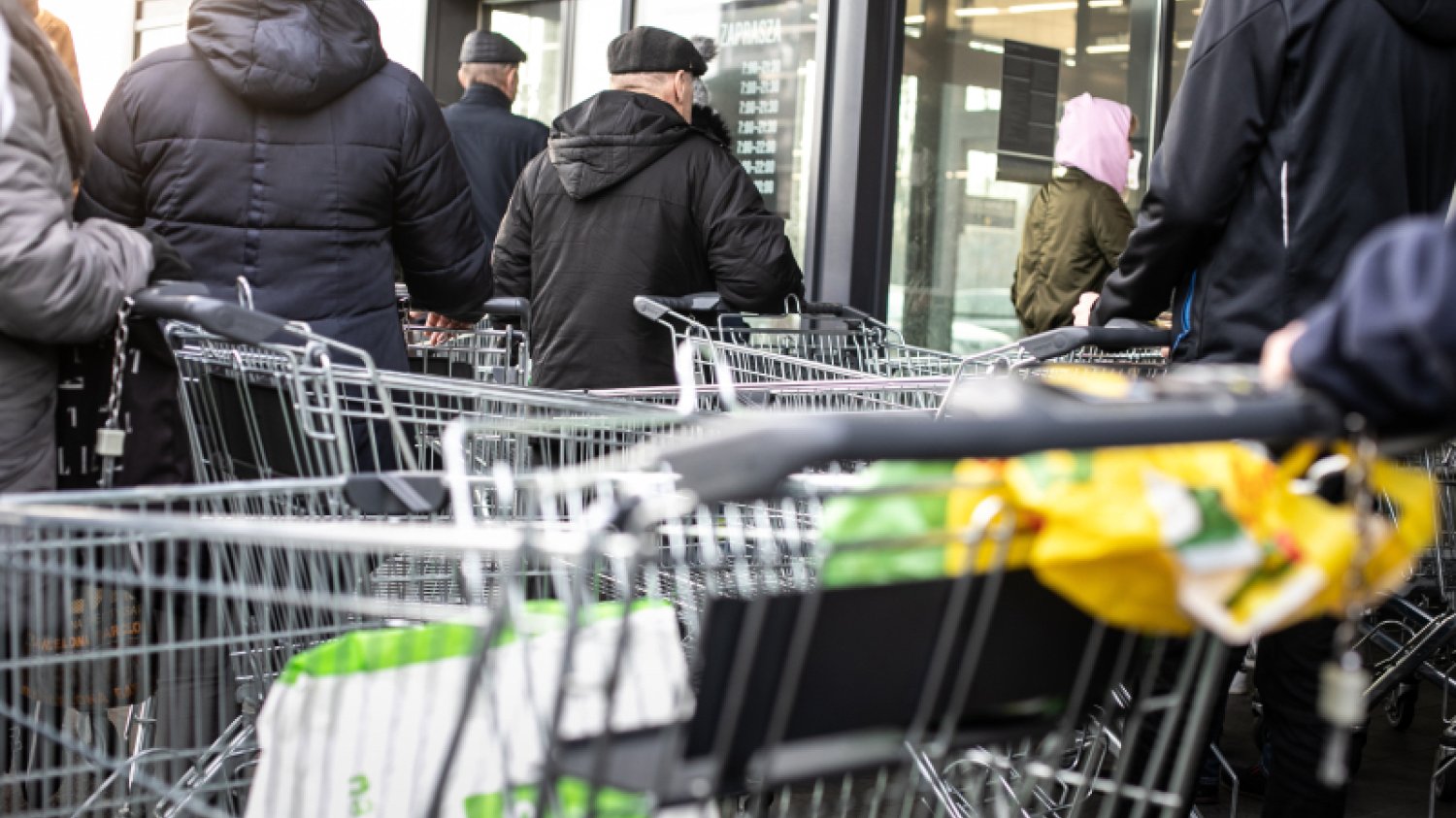NSZZ "Solidarność" domaga się ostrzejszego pilnowania limitów klientów w sklepach.