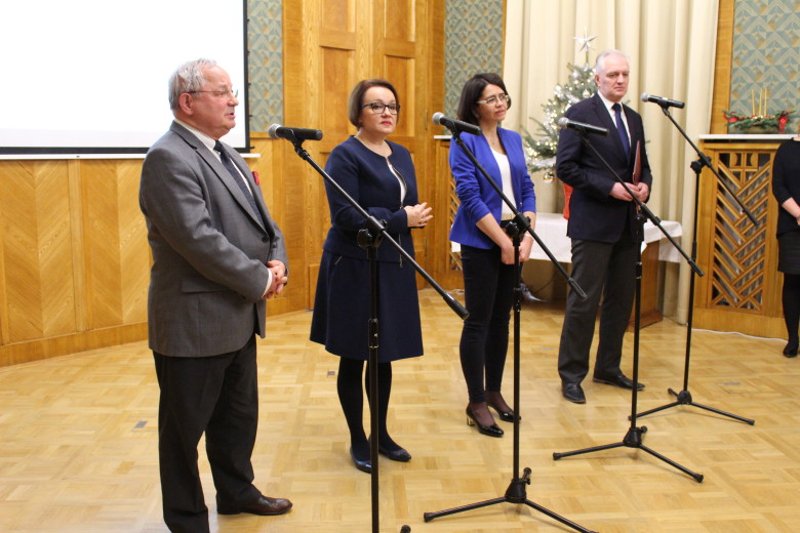 Ministrowie rządu Beaty Szydło oficjalnie ogłosili program zakładający wprowadzenie nauki programowania i szerokopasmowego internetu do szkół w całej w Polsce