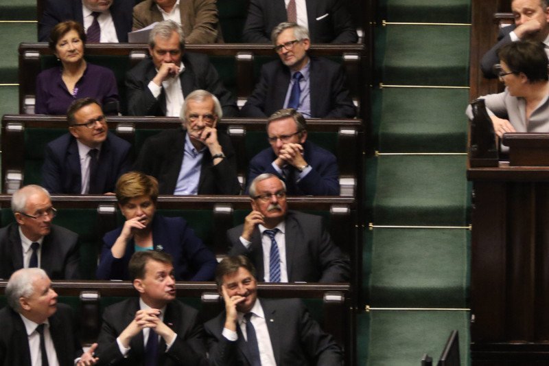 Konstytucja dla firm ułatwiająca prowadzenie działalności? PO i PiS wspólnie posłały ją do kosza.