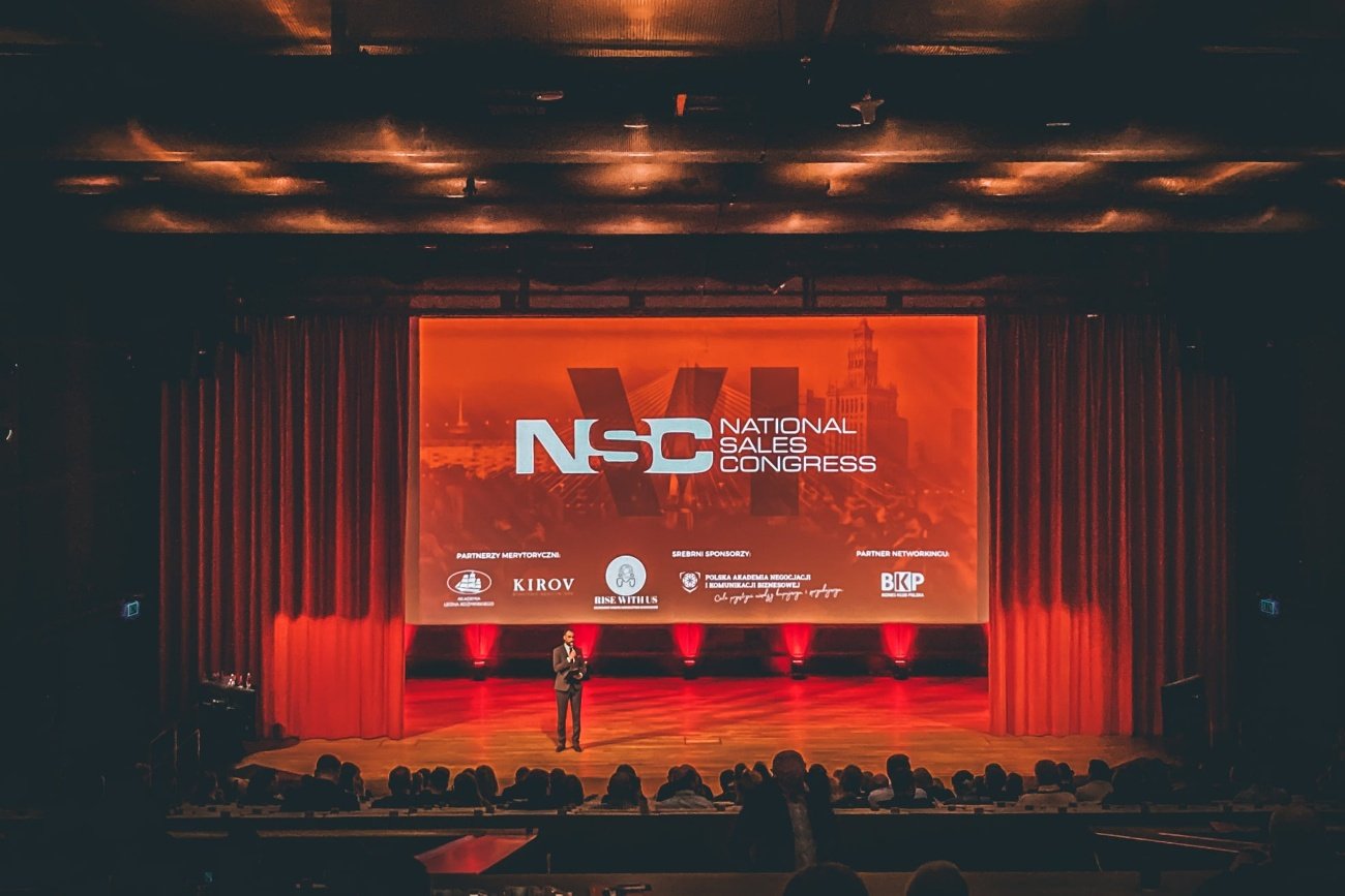 National Sales Congress to jedno z najważniejszych wydarzeń dedykowanych sektorowi handlowemu w Polsce. VI edycja kongresu odbyła się 7 kwietnia 2022 r. w Centrum Konferencyjnym Polin w Warszawie pod hasłem "Mistrzowskie Strategie Sprzedaży"