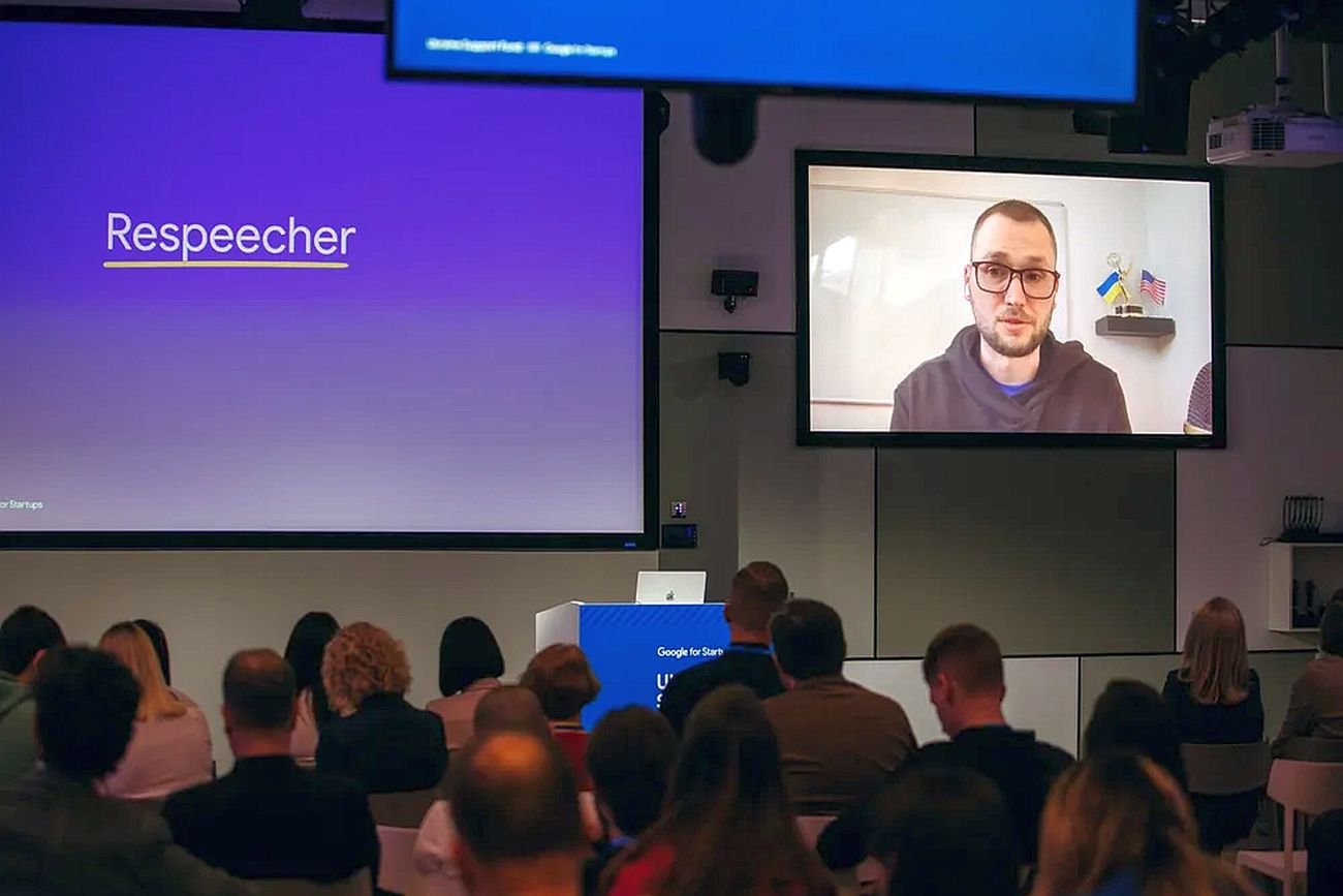 Startup Respeecher Alexa Serdiuka zajmuje się klonowaniem głosu. Mimo wojny udało mu się dostarczyć odtworzony dzięki sztucznej inteligencji głos Jamesa Earla Jonesa do filmu "Obi-Wan".