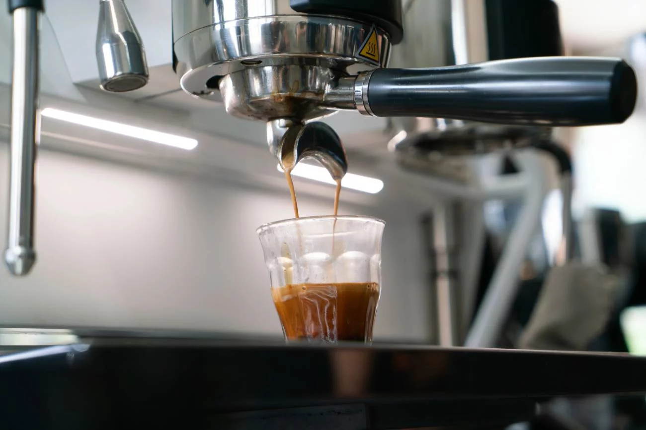 Robienie espresso.