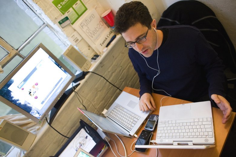 Neuronauka to dziedzina nauki zajmująca się badaniem mechanizmów działania mózgu i wiążące je z naszymi procesami psychicznymi